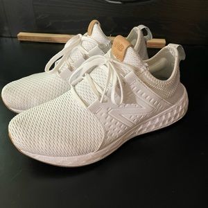 Womens New Balance Tennis shoes. In good condition but can be cleaned up.